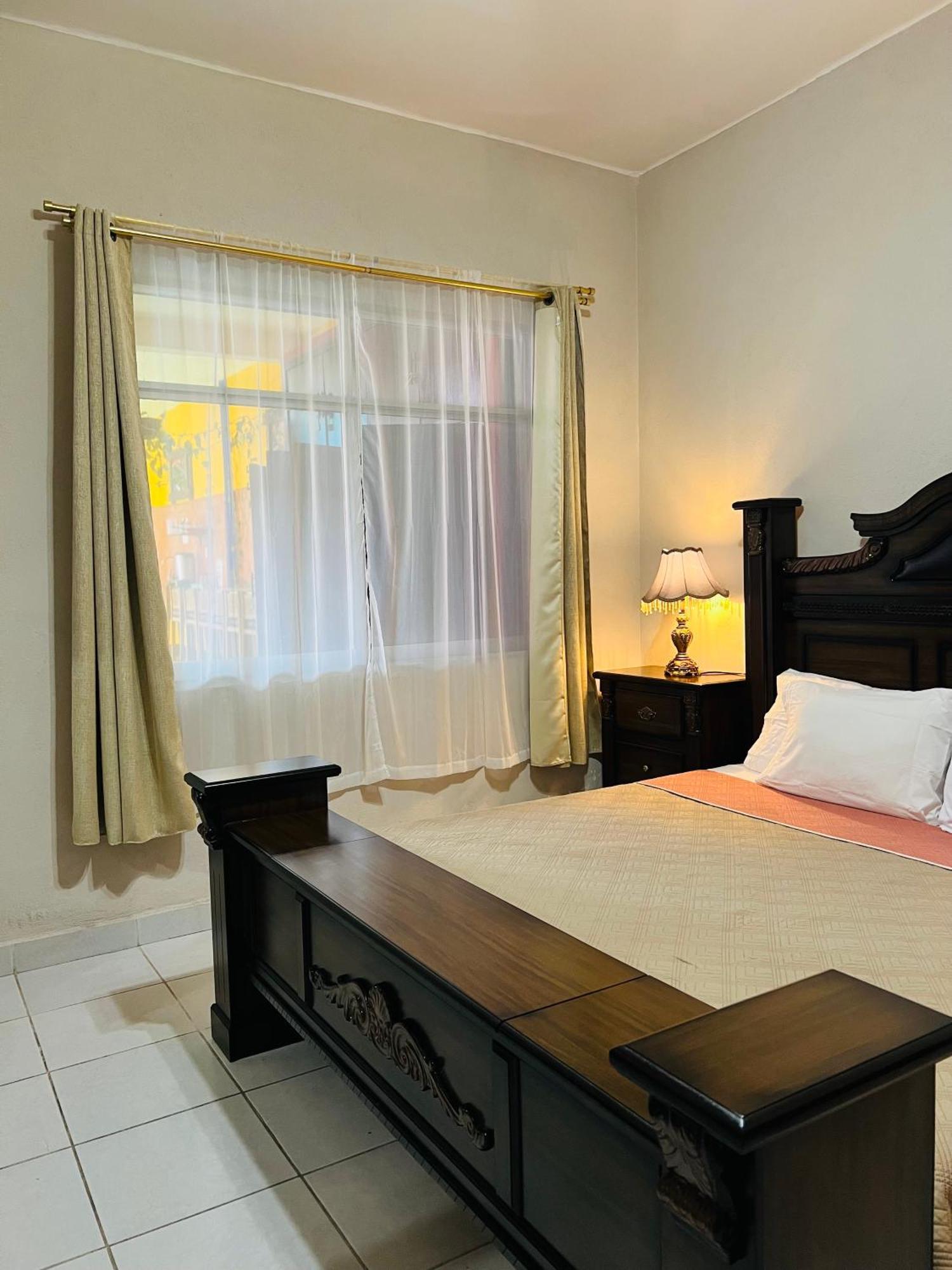 Hosteria Casa Marquez Леон Экстерьер фото