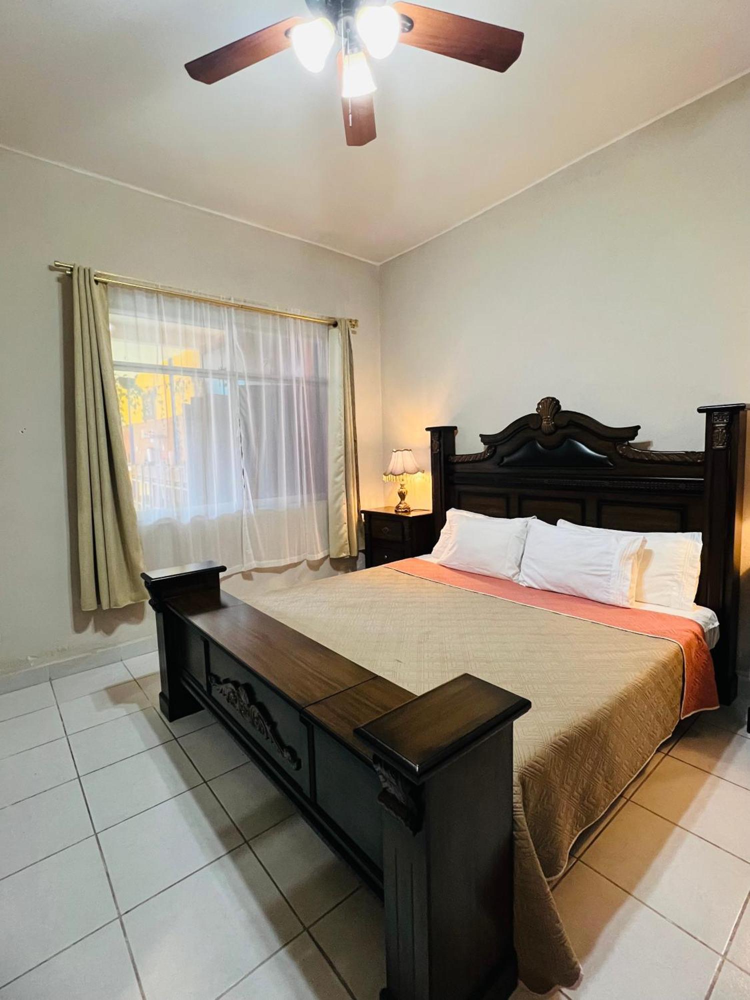 Hosteria Casa Marquez Леон Экстерьер фото