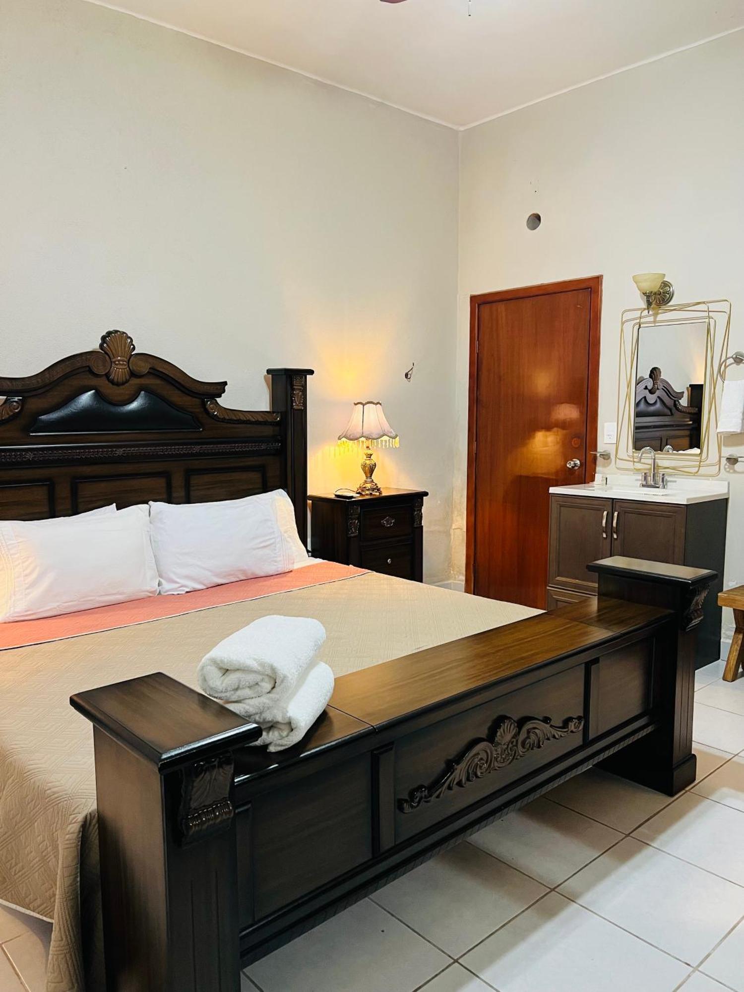 Hosteria Casa Marquez Леон Экстерьер фото