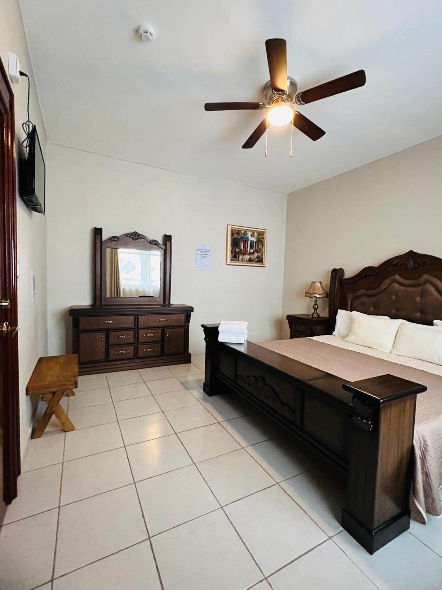 Hosteria Casa Marquez Леон Экстерьер фото