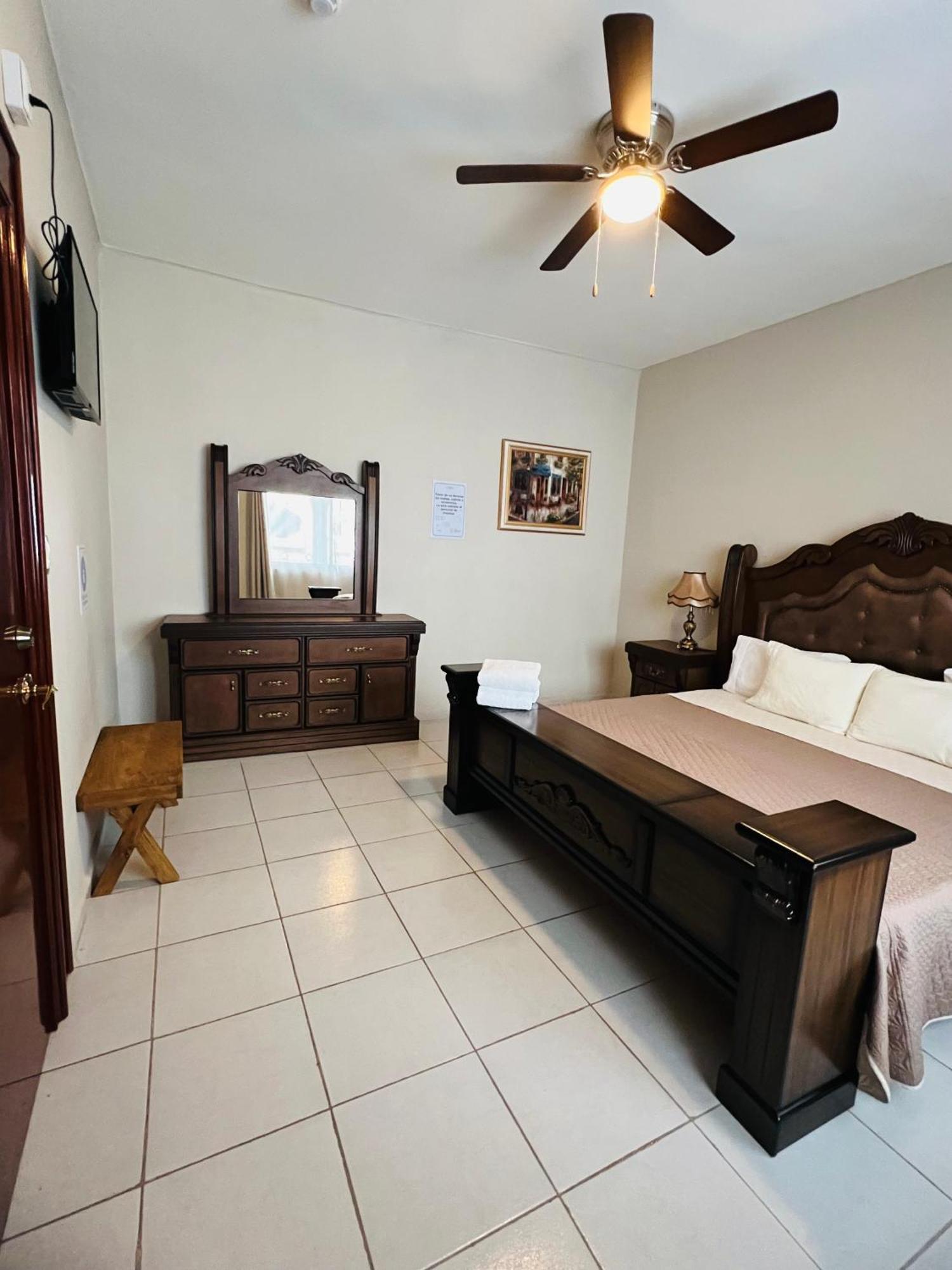 Hosteria Casa Marquez Леон Экстерьер фото
