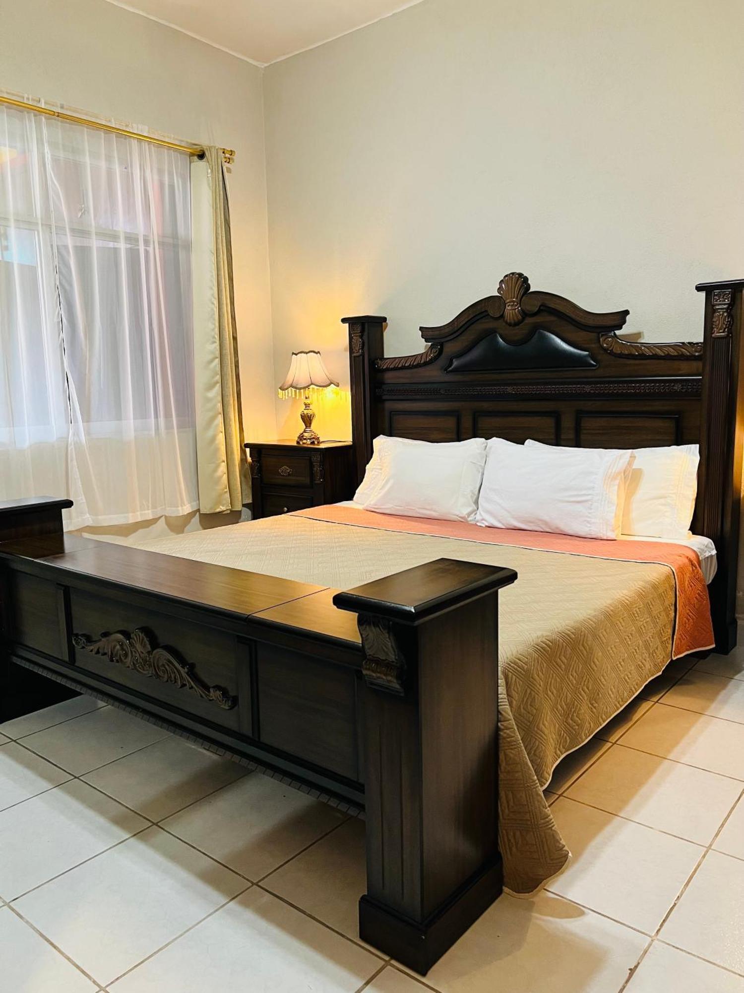 Hosteria Casa Marquez Леон Экстерьер фото